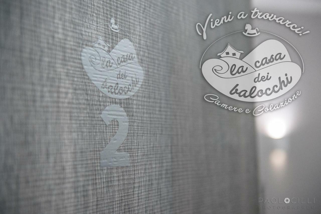 La Casa Dei Balocchi B&B โตยราโน ภายนอก รูปภาพ
